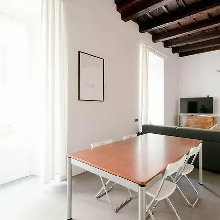 Como Chic And Central Apartment Como
