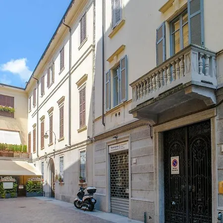 Como Chic And Central